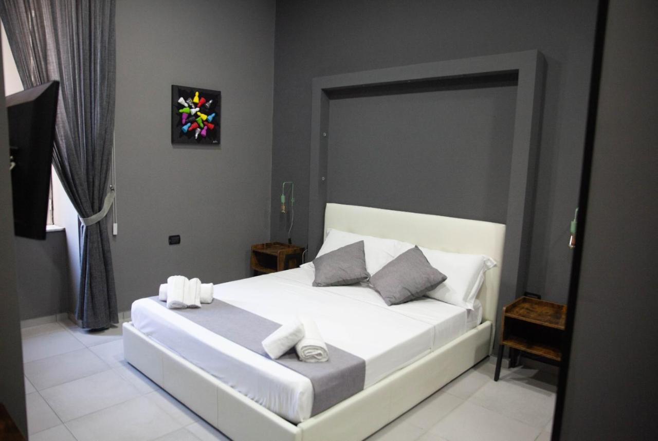 Track 60 - Private Rooms Garibaldi Napoli Eksteriør billede